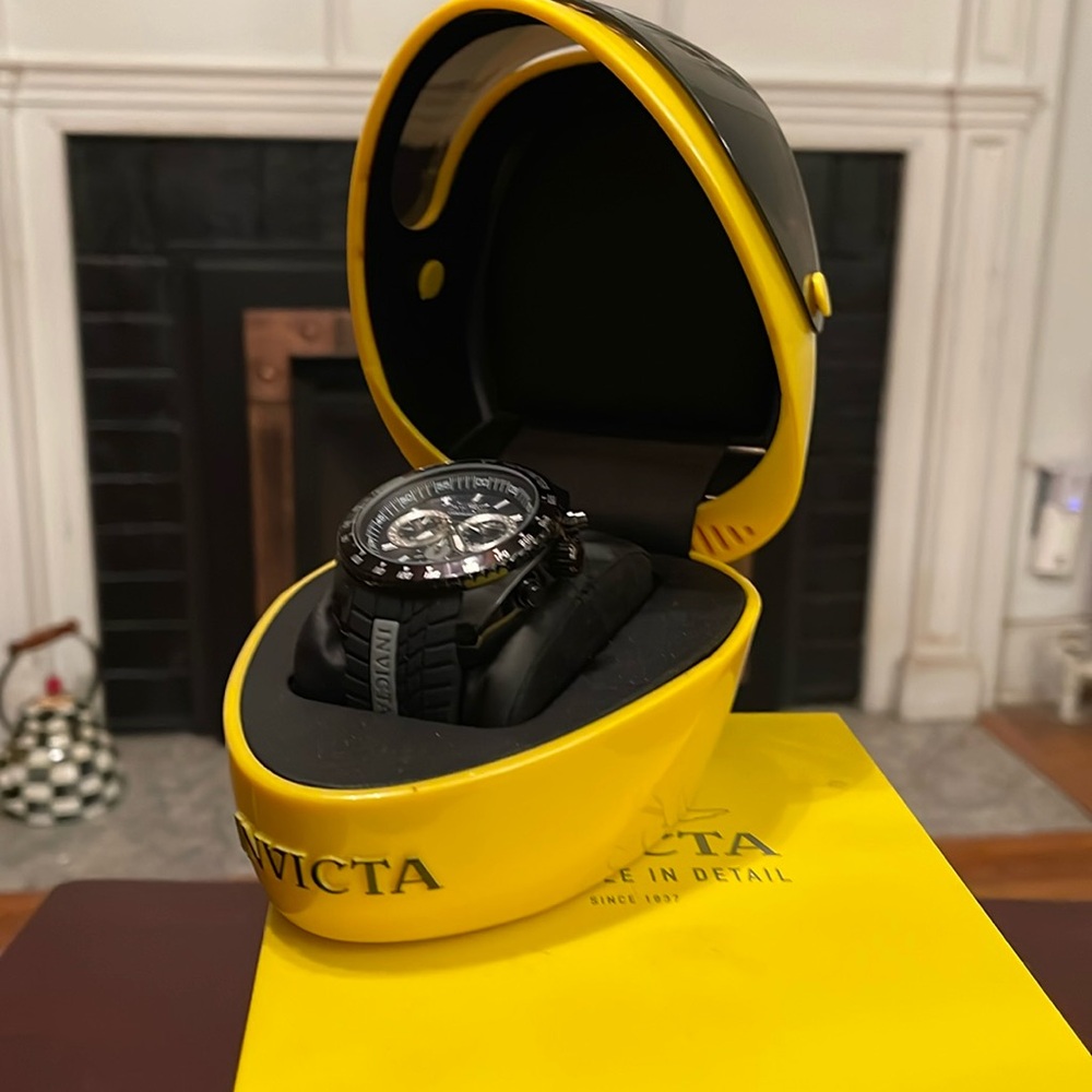 Invicta Mens watch NWOT